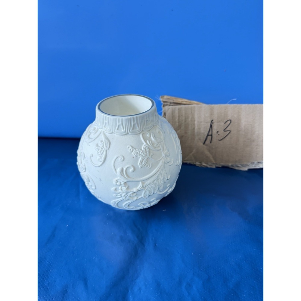 Lenox Ornamental Glow White Embossed Vase Candle Holder